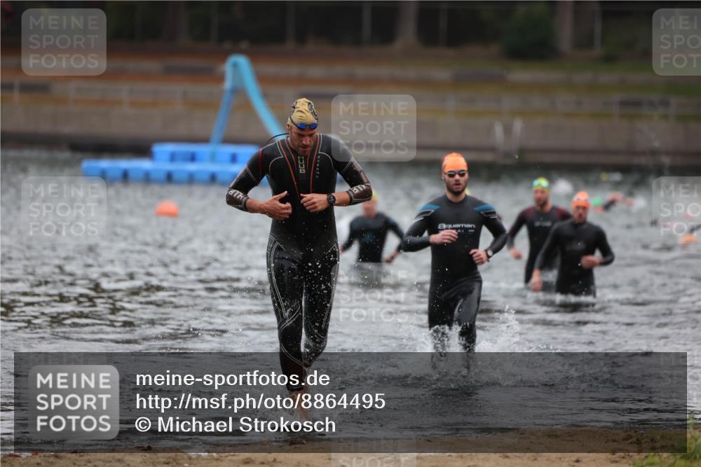 14.09.2025 - Stadtparktriathlon Michael Strokosch http://msf.ph/oto/8864495 14.09.2025 08:52:34 Schwimmen 321, 336 meine-sportfotos.de