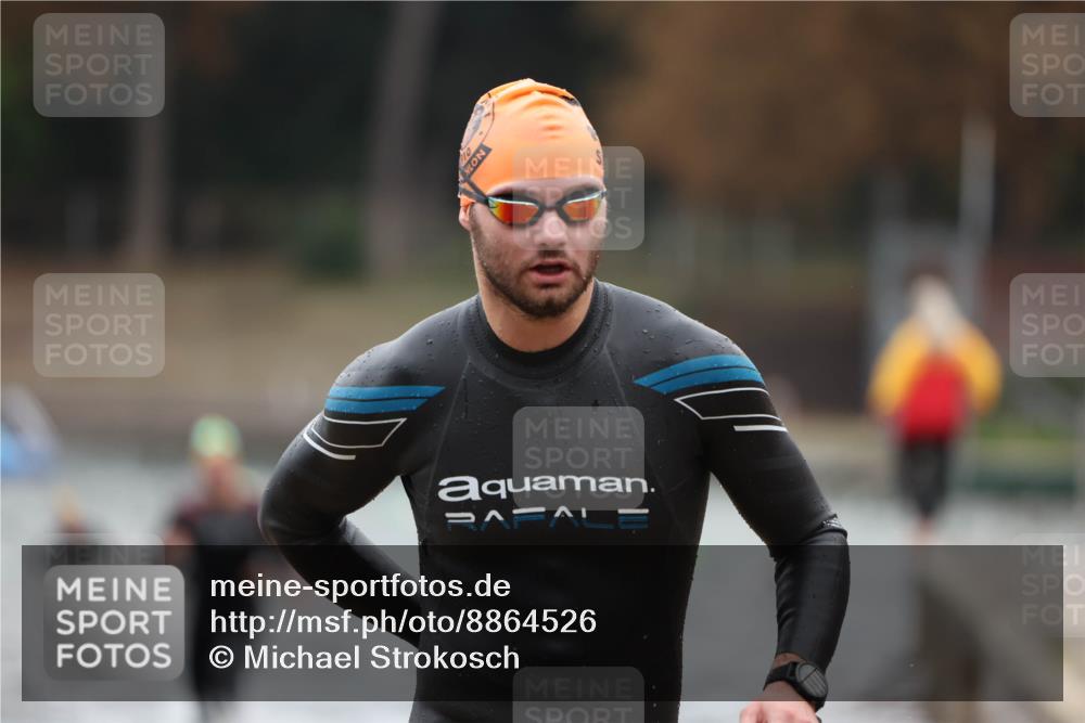 14.09.2025 - Stadtparktriathlon Michael Strokosch http://msf.ph/oto/8864526 14.09.2025 08:52:41 Schwimmen 320, 321, 336, 348, 353, 360, 369 meine-sportfotos.de