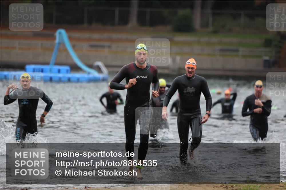 14.09.2025 - Stadtparktriathlon Michael Strokosch http://msf.ph/oto/8864535 14.09.2025 08:52:43 Schwimmen 320, 321, 348, 353, 360, 369 meine-sportfotos.de