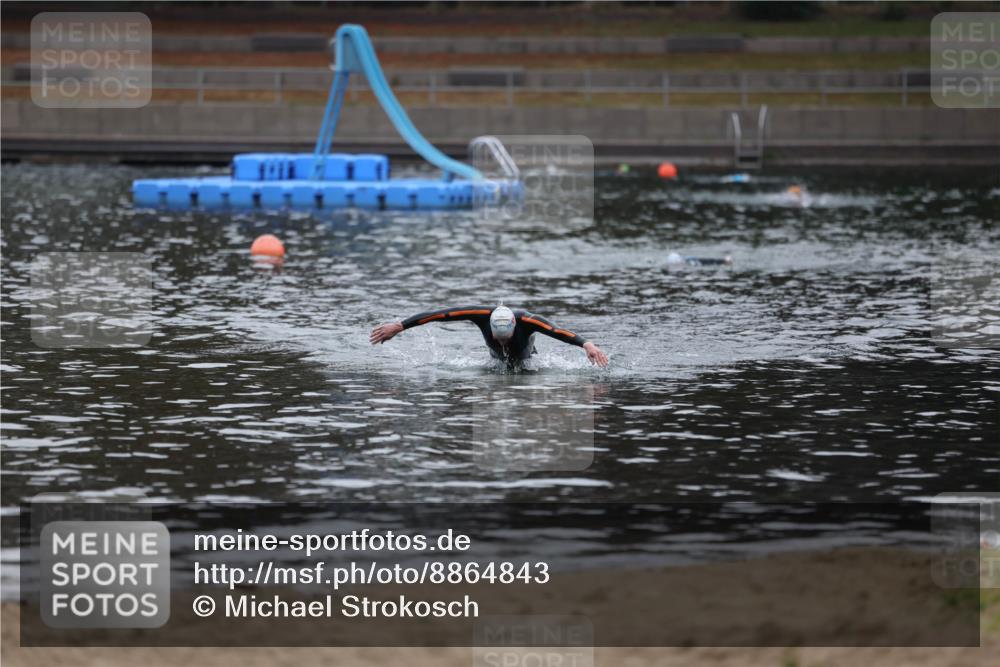 14.09.2025 - Stadtparktriathlon Michael Strokosch http://msf.ph/oto/8864843 14.09.2025 08:59:15 Schwimmen 413 meine-sportfotos.de