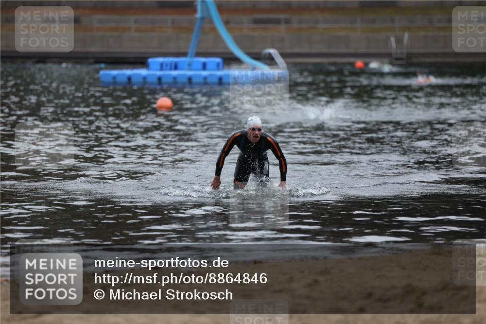 14.09.2025 - Stadtparktriathlon Michael Strokosch http://msf.ph/oto/8864846 14.09.2025 08:59:20 Schwimmen 413 meine-sportfotos.de