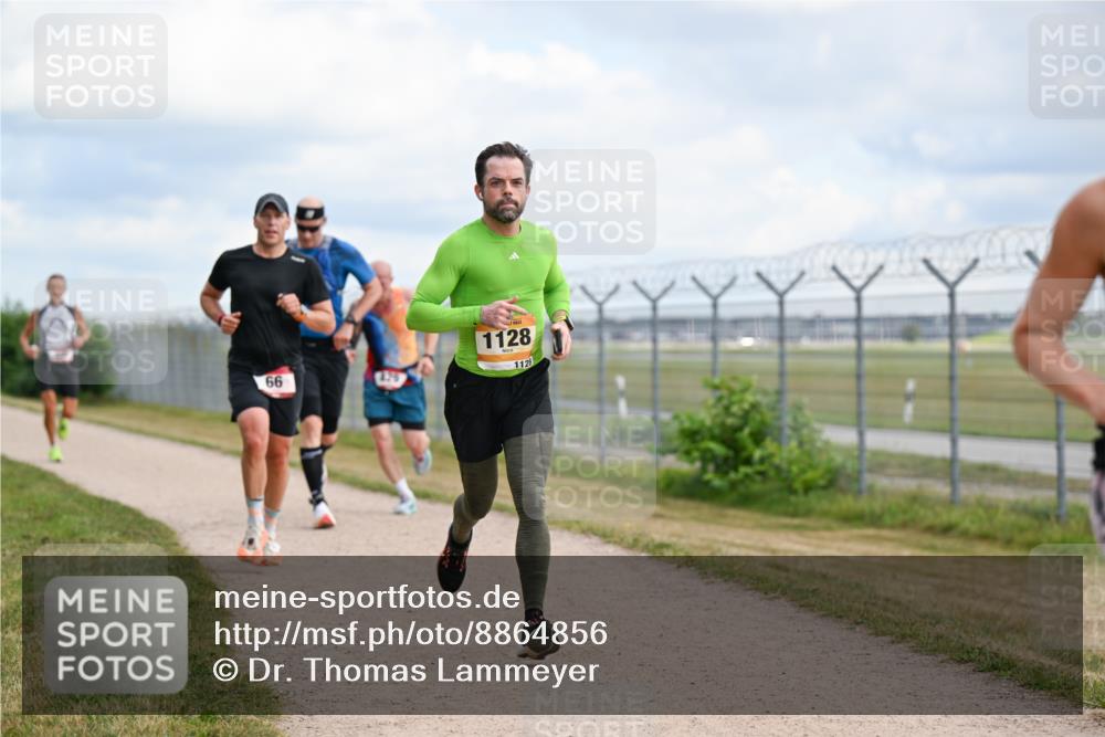 14.09.2025 - Airport Race Dr. Thomas Lammeyer http://msf.ph/oto/8864856 14.09.2025 12:05:02 Laufen 66, 425, 1128, 1128 meine-sportfotos.de