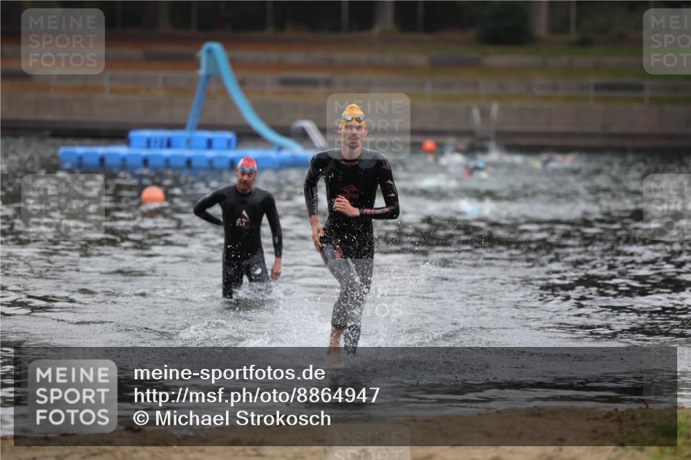14.09.2025 - Stadtparktriathlon Michael Strokosch http://msf.ph/oto/8864947 14.09.2025 09:00:12 Schwimmen 405, 416 meine-sportfotos.de