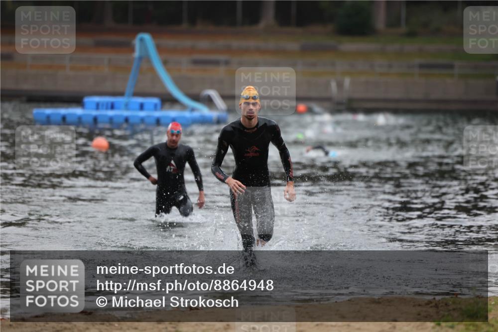 14.09.2025 - Stadtparktriathlon Michael Strokosch http://msf.ph/oto/8864948 14.09.2025 09:00:12 Schwimmen 405, 416 meine-sportfotos.de