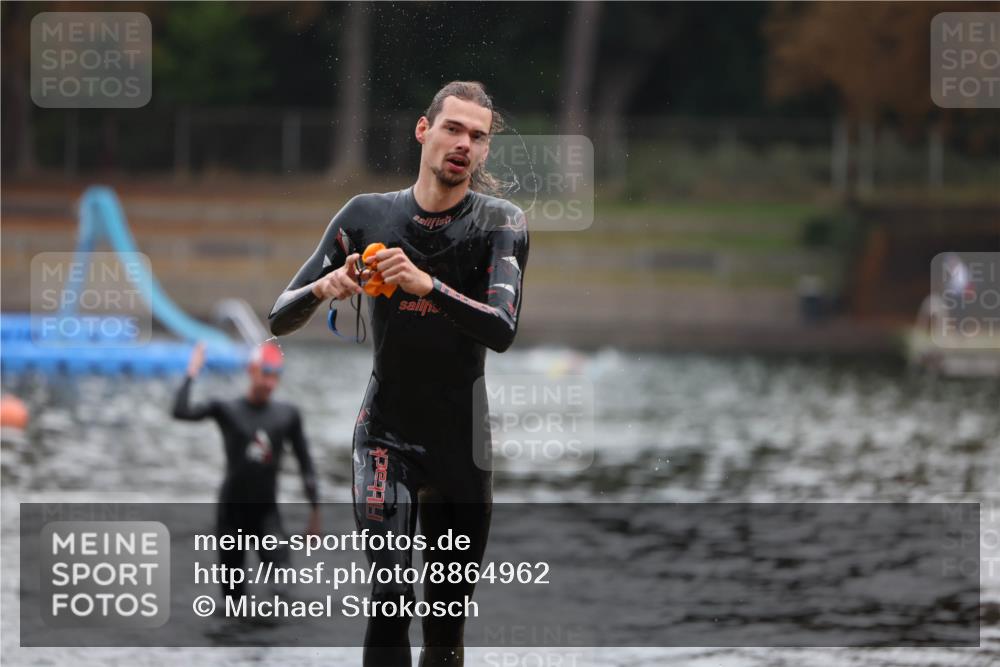 14.09.2025 - Stadtparktriathlon Michael Strokosch http://msf.ph/oto/8864962 14.09.2025 09:00:14 Schwimmen 405, 416 meine-sportfotos.de