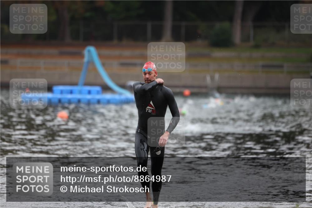 14.09.2025 - Stadtparktriathlon Michael Strokosch http://msf.ph/oto/8864987 14.09.2025 09:00:19 Schwimmen 405, 416 meine-sportfotos.de
