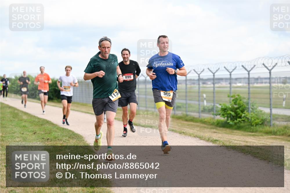 14.09.2025 - Airport Race Dr. Thomas Lammeyer http://msf.ph/oto/8865042 14.09.2025 12:05:22 Laufen 4027, 113, 895, 305, 305 meine-sportfotos.de
