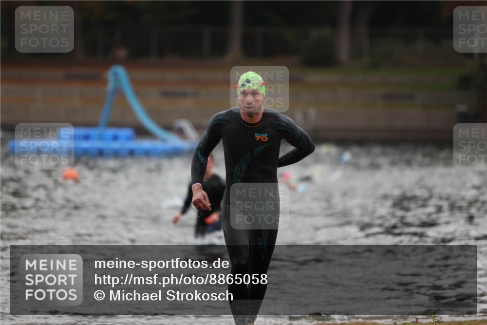 14.09.2025 - Stadtparktriathlon Michael Strokosch http://msf.ph/oto/8865058 14.09.2025 09:00:57 Schwimmen 394, 408 meine-sportfotos.de