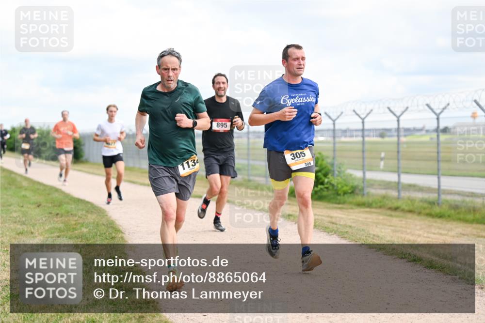 14.09.2025 - Airport Race Dr. Thomas Lammeyer http://msf.ph/oto/8865064 14.09.2025 12:05:23 Laufen 113, 895, 305, 305 meine-sportfotos.de