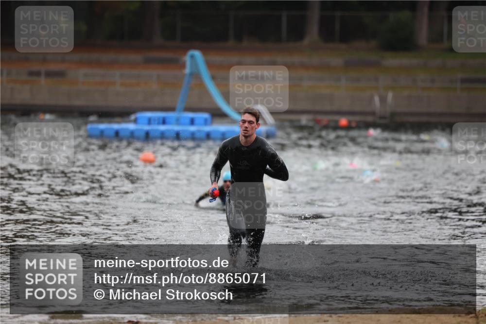 14.09.2025 - Stadtparktriathlon Michael Strokosch http://msf.ph/oto/8865071 14.09.2025 09:01:01 Schwimmen 394, 408, 431 meine-sportfotos.de