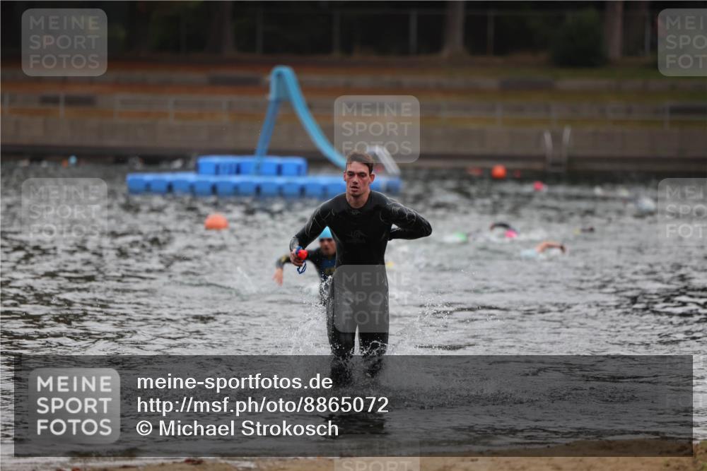 14.09.2025 - Stadtparktriathlon Michael Strokosch http://msf.ph/oto/8865072 14.09.2025 09:01:01 Schwimmen 394, 408, 431 meine-sportfotos.de
