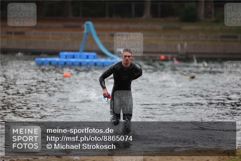 14.09.2025 - Stadtparktriathlon Michael Strokosch http://msf.ph/oto/8865074 14.09.2025 09:01:02 Schwimmen 394, 408, 431 meine-sportfotos.de