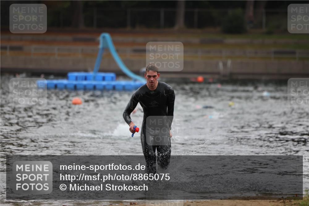 14.09.2025 - Stadtparktriathlon Michael Strokosch http://msf.ph/oto/8865075 14.09.2025 09:01:02 Schwimmen 394, 408, 431 meine-sportfotos.de