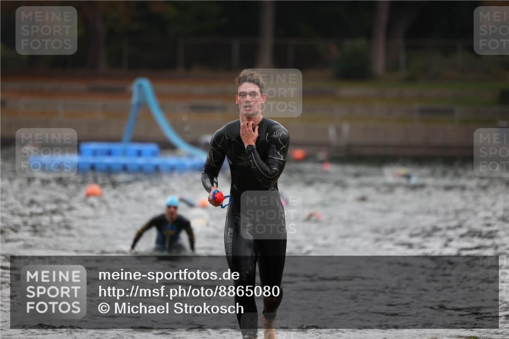 14.09.2025 - Stadtparktriathlon Michael Strokosch http://msf.ph/oto/8865080 14.09.2025 09:01:03 Schwimmen 394, 408, 431 meine-sportfotos.de
