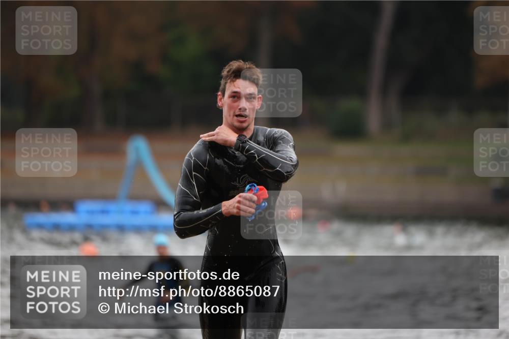 14.09.2025 - Stadtparktriathlon Michael Strokosch http://msf.ph/oto/8865087 14.09.2025 09:01:05 Schwimmen 394, 431 meine-sportfotos.de