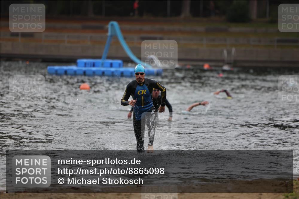 14.09.2025 - Stadtparktriathlon Michael Strokosch http://msf.ph/oto/8865098 14.09.2025 09:01:09 Schwimmen 394, 431 meine-sportfotos.de
