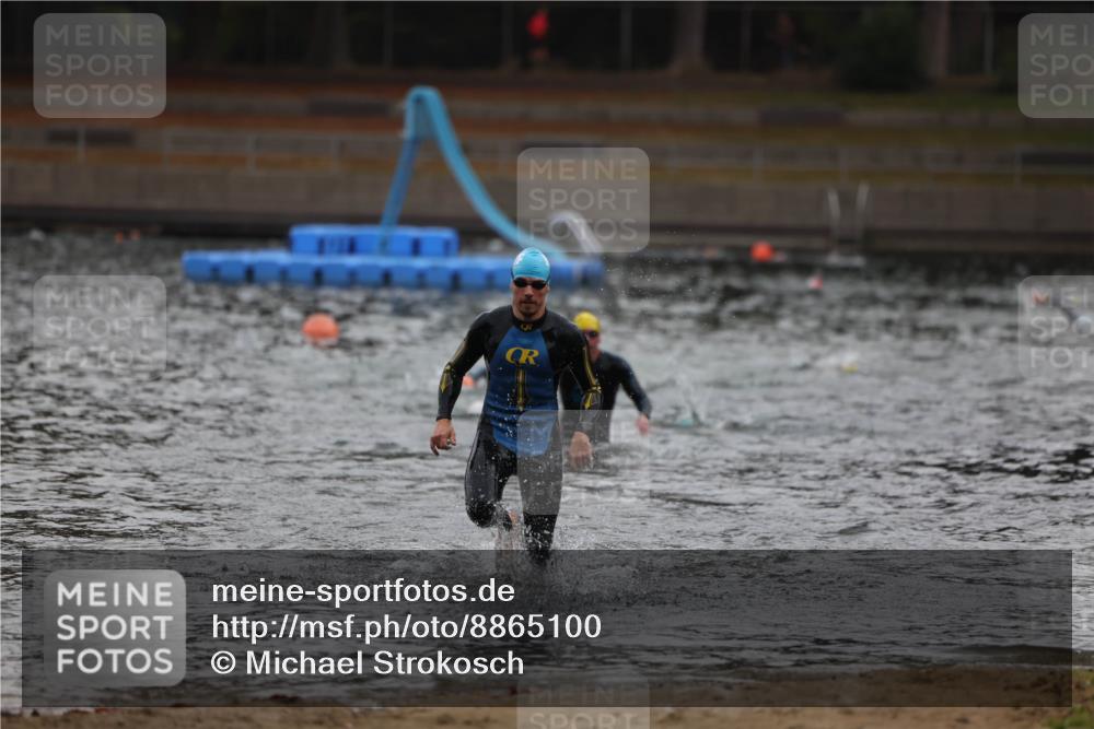 14.09.2025 - Stadtparktriathlon Michael Strokosch http://msf.ph/oto/8865100 14.09.2025 09:01:09 Schwimmen 394, 431 meine-sportfotos.de