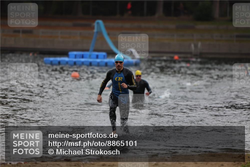 14.09.2025 - Stadtparktriathlon Michael Strokosch http://msf.ph/oto/8865101 14.09.2025 09:01:09 Schwimmen 394, 431 meine-sportfotos.de