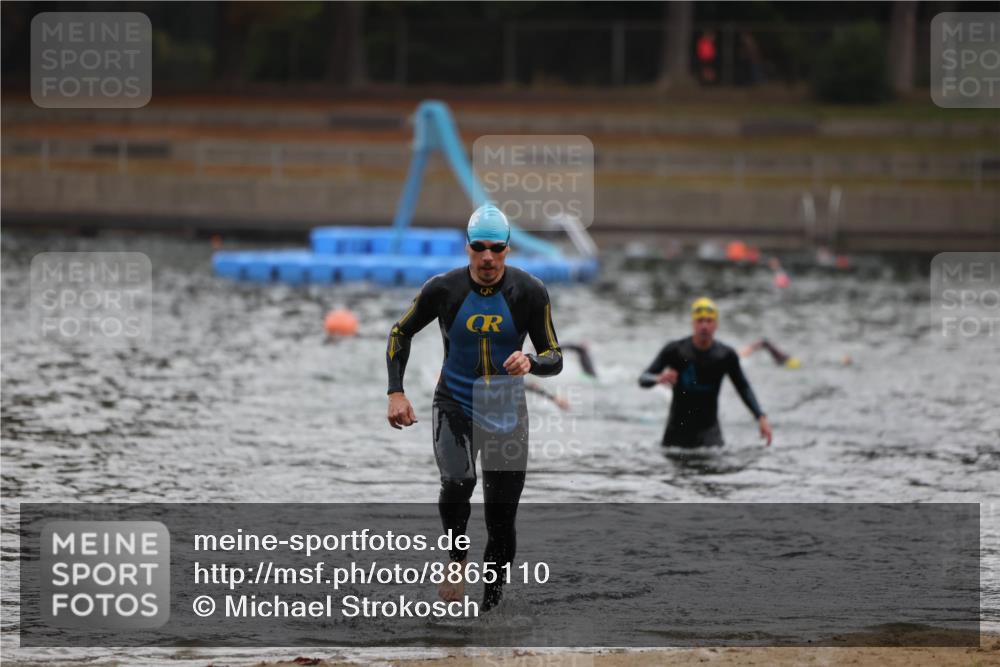 14.09.2025 - Stadtparktriathlon Michael Strokosch http://msf.ph/oto/8865110 14.09.2025 09:01:11 Schwimmen 403, 431, 436 meine-sportfotos.de