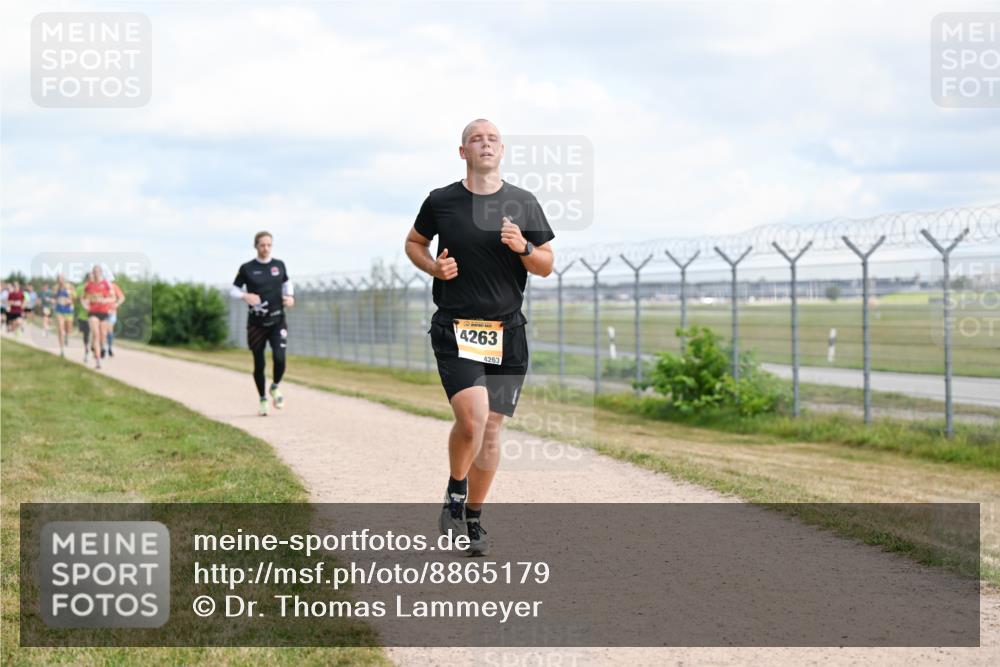 14.09.2025 - Airport Race Dr. Thomas Lammeyer http://msf.ph/oto/8865179 14.09.2025 12:05:31 Laufen 4263, 4263 meine-sportfotos.de