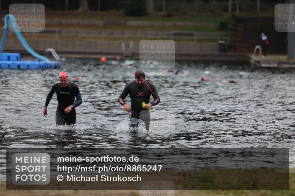 14.09.2025 - Stadtparktriathlon Michael Strokosch http://msf.ph/oto/8865247 14.09.2025 09:02:11 Schwimmen 380, 419 meine-sportfotos.de