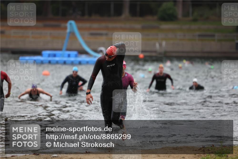 14.09.2025 - Stadtparktriathlon Michael Strokosch http://msf.ph/oto/8865299 14.09.2025 09:02:55 Schwimmen 401, 425 meine-sportfotos.de