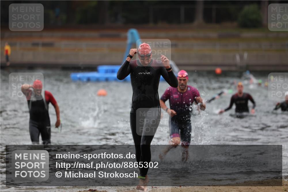 14.09.2025 - Stadtparktriathlon Michael Strokosch http://msf.ph/oto/8865302 14.09.2025 09:02:56 Schwimmen 393, 401, 425 meine-sportfotos.de
