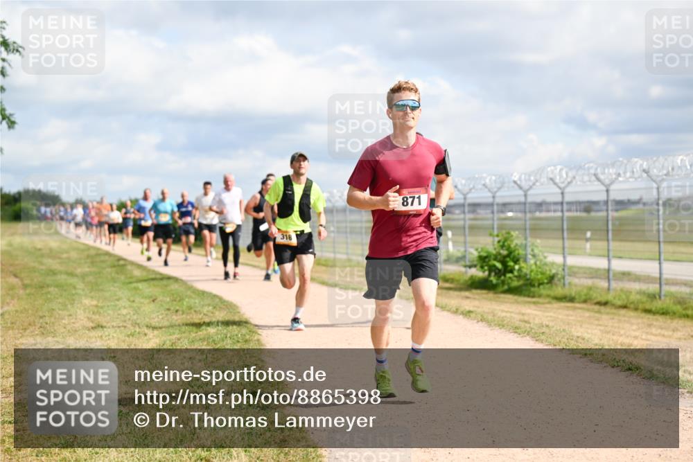 14.09.2025 - Airport Race Dr. Thomas Lammeyer http://msf.ph/oto/8865398 14.09.2025 12:05:50 Laufen 318, 871 meine-sportfotos.de