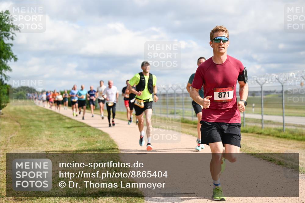 14.09.2025 - Airport Race Dr. Thomas Lammeyer http://msf.ph/oto/8865404 14.09.2025 12:05:51 Laufen 318, 871 meine-sportfotos.de