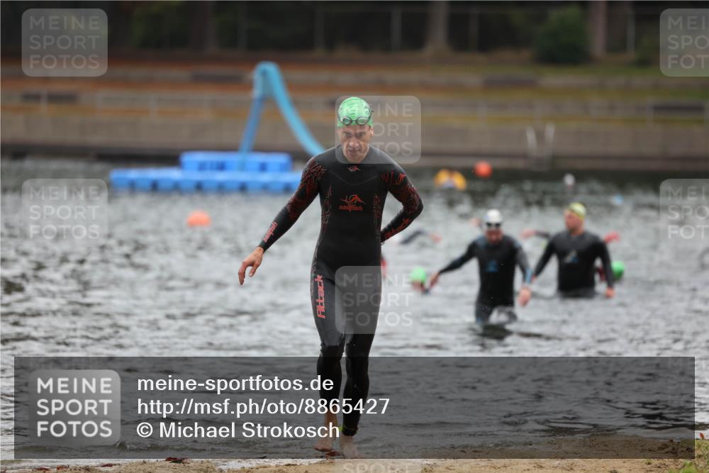 14.09.2025 - Stadtparktriathlon Michael Strokosch http://msf.ph/oto/8865427 14.09.2025 09:03:40 Schwimmen 381, 391 meine-sportfotos.de