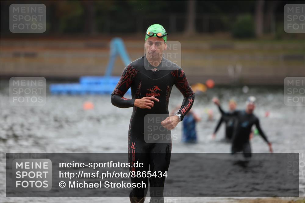 14.09.2025 - Stadtparktriathlon Michael Strokosch http://msf.ph/oto/8865434 14.09.2025 09:03:42 Schwimmen 381, 391 meine-sportfotos.de
