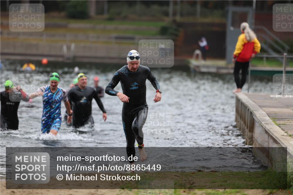 14.09.2025 - Stadtparktriathlon Michael Strokosch http://msf.ph/oto/8865449 14.09.2025 09:03:48 Schwimmen 381, 383, 391, 406 meine-sportfotos.de