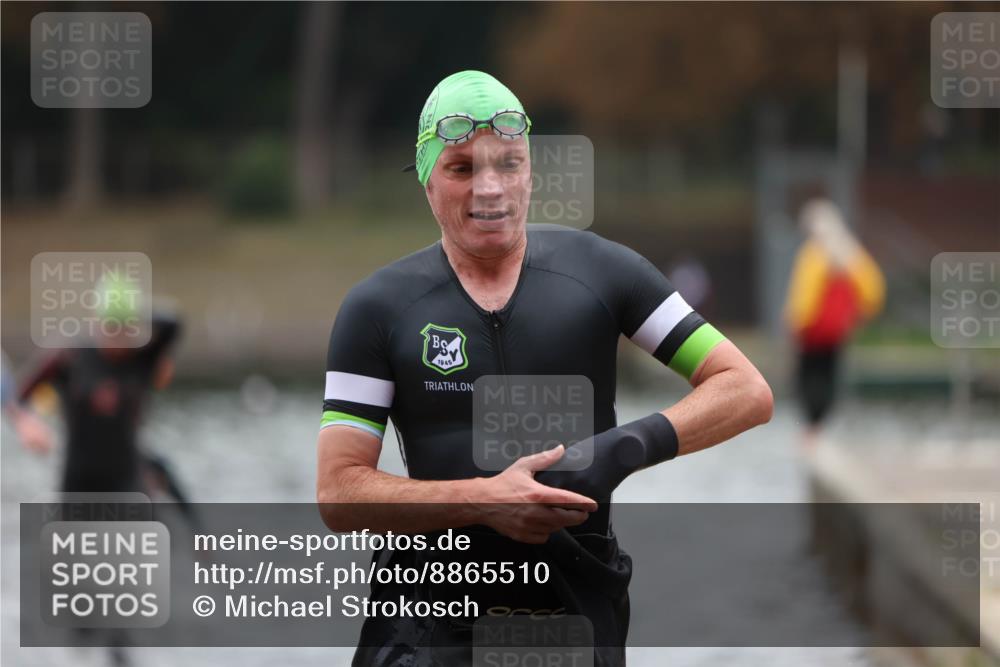 14.09.2025 - Stadtparktriathlon Michael Strokosch http://msf.ph/oto/8865510 14.09.2025 09:04:04 Schwimmen 379, 395, 398, 420, 421, 423 meine-sportfotos.de