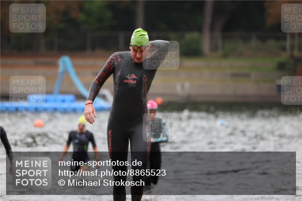 14.09.2025 - Stadtparktriathlon Michael Strokosch http://msf.ph/oto/8865523 14.09.2025 09:04:07 Schwimmen 379, 395, 398, 399, 420, 421, 423 meine-sportfotos.de