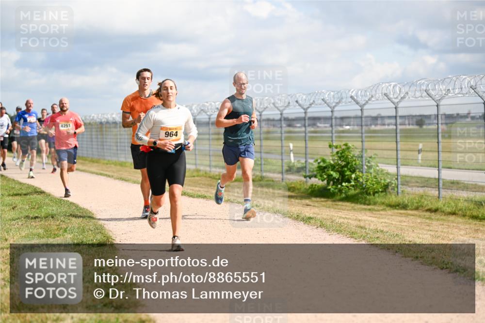 14.09.2025 - Airport Race Dr. Thomas Lammeyer http://msf.ph/oto/8865551 14.09.2025 12:06:01 Laufen 4251, 964 meine-sportfotos.de