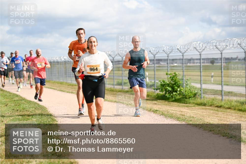 14.09.2025 - Airport Race Dr. Thomas Lammeyer http://msf.ph/oto/8865560 14.09.2025 12:06:02 Laufen 75, 42, 964 meine-sportfotos.de