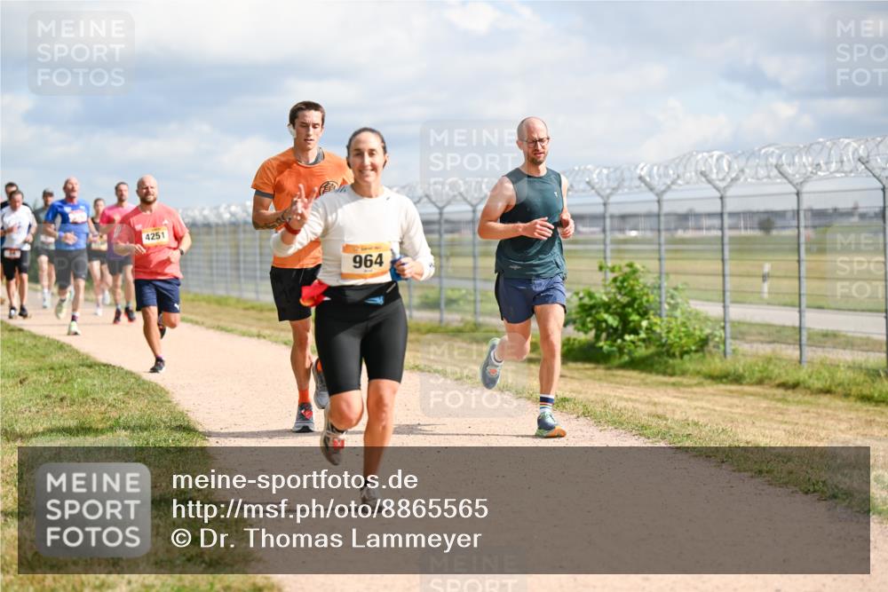 14.09.2025 - Airport Race Dr. Thomas Lammeyer http://msf.ph/oto/8865565 14.09.2025 12:06:02 Laufen 4251, 964 meine-sportfotos.de