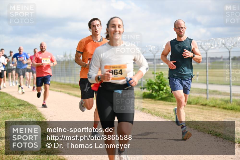 14.09.2025 - Airport Race Dr. Thomas Lammeyer http://msf.ph/oto/8865588 14.09.2025 12:06:03 Laufen 4251, 964 meine-sportfotos.de