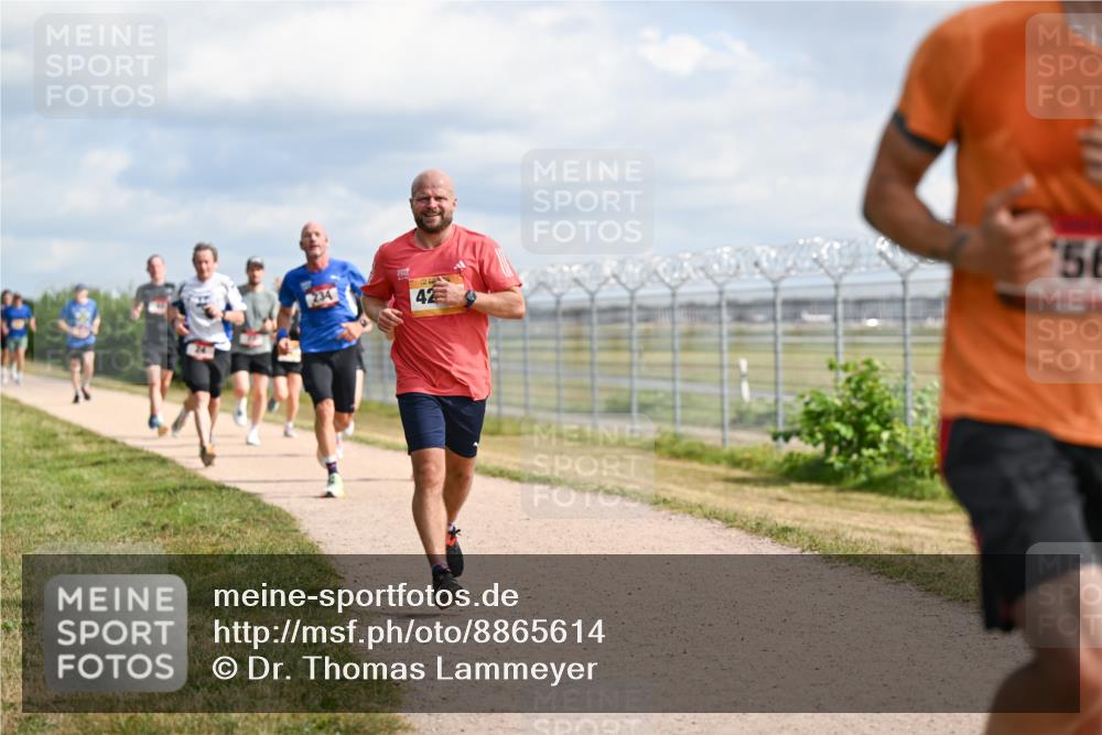 14.09.2025 - Airport Race Dr. Thomas Lammeyer http://msf.ph/oto/8865614 14.09.2025 12:06:05 Laufen 42, 56 meine-sportfotos.de
