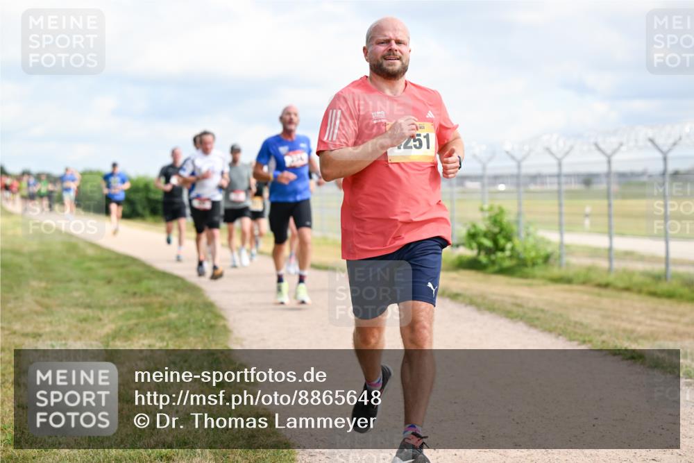 14.09.2025 - Airport Race Dr. Thomas Lammeyer http://msf.ph/oto/8865648 14.09.2025 12:06:06 Laufen 451 meine-sportfotos.de