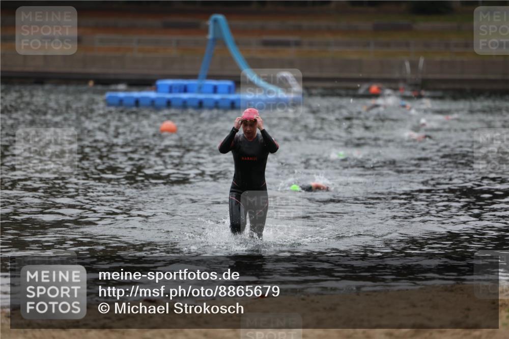 14.09.2025 - Stadtparktriathlon Michael Strokosch http://msf.ph/oto/8865679 14.09.2025 09:10:46 Schwimmen 484 meine-sportfotos.de