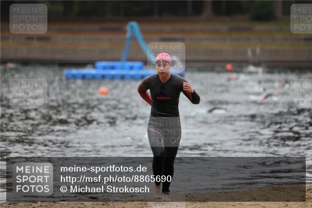 14.09.2025 - Stadtparktriathlon Michael Strokosch http://msf.ph/oto/8865690 14.09.2025 09:10:50 Schwimmen 484, 488 meine-sportfotos.de