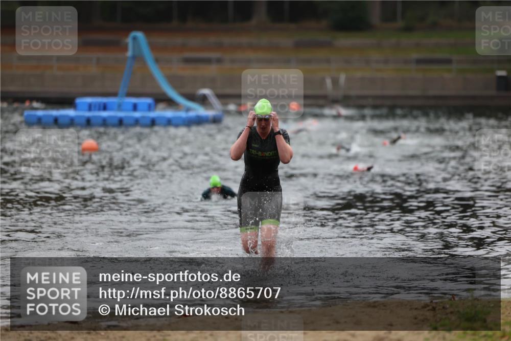 14.09.2025 - Stadtparktriathlon Michael Strokosch http://msf.ph/oto/8865707 14.09.2025 09:10:56 Schwimmen 484, 487, 488 meine-sportfotos.de