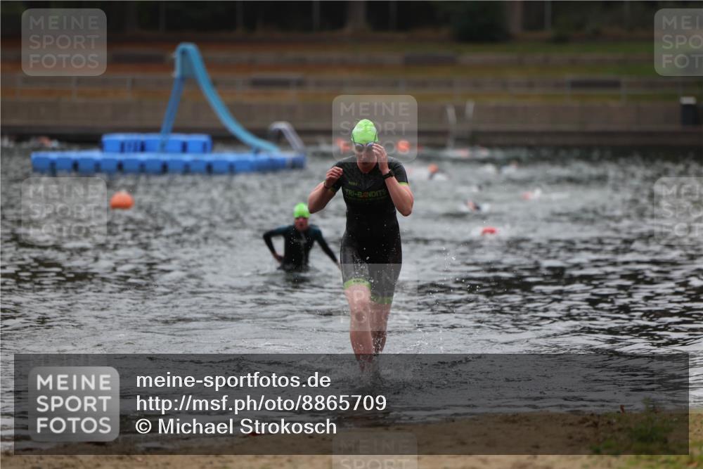 14.09.2025 - Stadtparktriathlon Michael Strokosch http://msf.ph/oto/8865709 14.09.2025 09:10:56 Schwimmen 484, 487, 488 meine-sportfotos.de