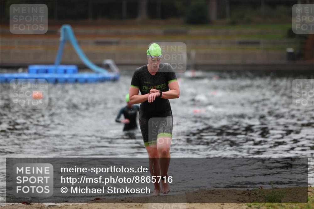 14.09.2025 - Stadtparktriathlon Michael Strokosch http://msf.ph/oto/8865716 14.09.2025 09:10:58 Schwimmen 487, 488 meine-sportfotos.de