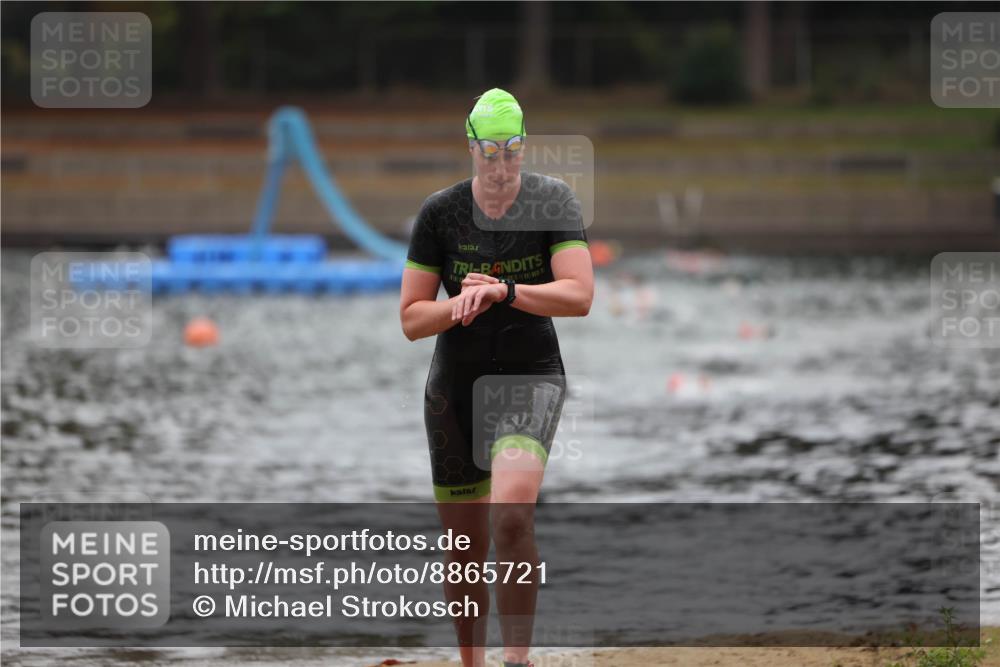 14.09.2025 - Stadtparktriathlon Michael Strokosch http://msf.ph/oto/8865721 14.09.2025 09:10:59 Schwimmen 487, 488 meine-sportfotos.de