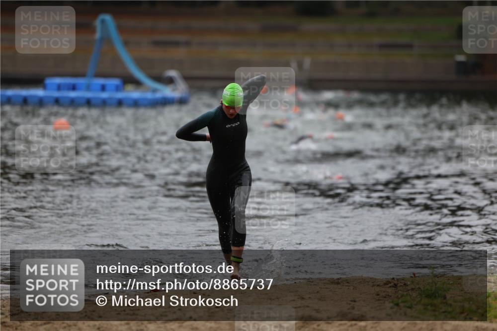 14.09.2025 - Stadtparktriathlon Michael Strokosch http://msf.ph/oto/8865737 14.09.2025 09:11:05 Schwimmen 487, 488 meine-sportfotos.de