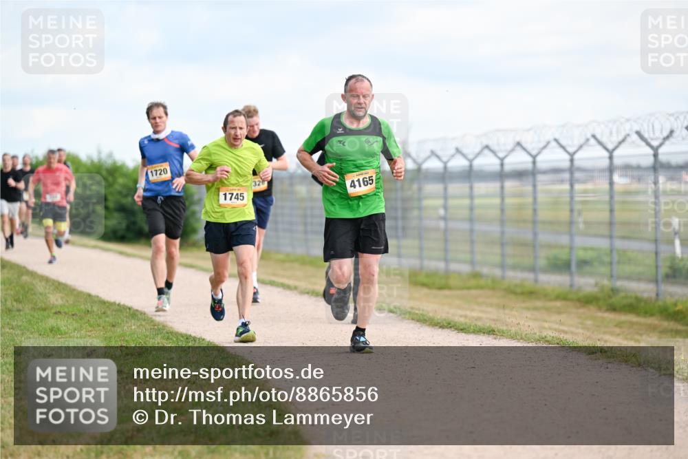 14.09.2025 - Airport Race Dr. Thomas Lammeyer http://msf.ph/oto/8865856 14.09.2025 12:06:23 Laufen 1720, 1745, 328, 4165 meine-sportfotos.de