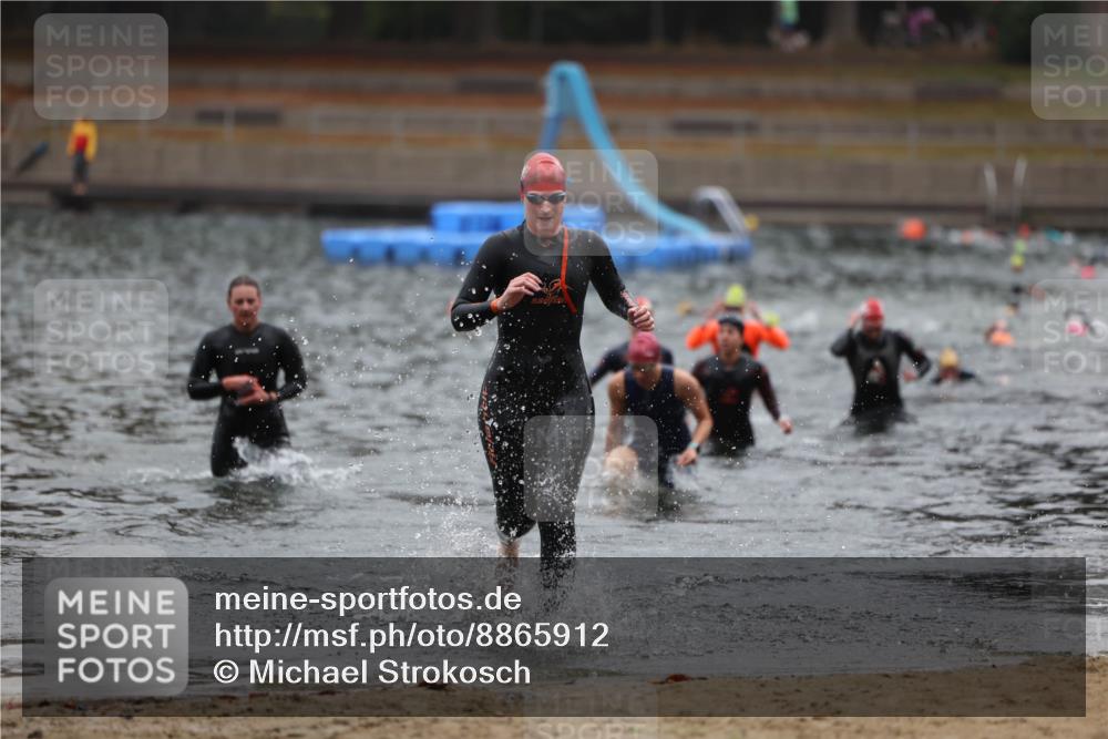14.09.2025 - Stadtparktriathlon Michael Strokosch http://msf.ph/oto/8865912 14.09.2025 09:12:33 Schwimmen 459, 467, 483 meine-sportfotos.de
