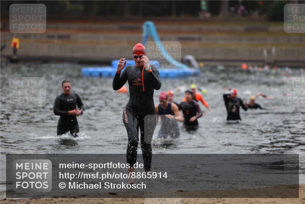 14.09.2025 - Stadtparktriathlon Michael Strokosch http://msf.ph/oto/8865914 14.09.2025 09:12:33 Schwimmen 459, 467, 483 meine-sportfotos.de